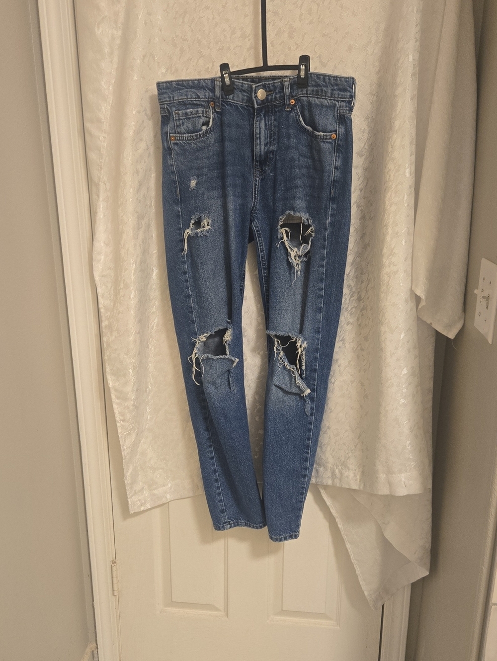 Forever 21 Distressed Skinny Jeans in Blue